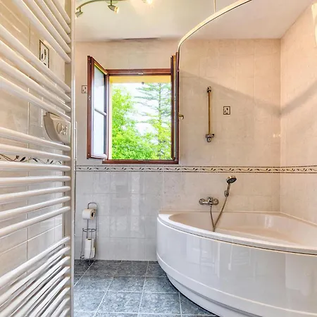 Gorgeous Home In Tremolat Trémolat