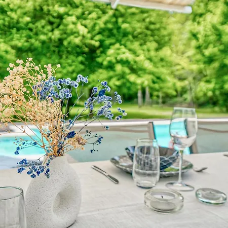Pet Friendly In Tremolat